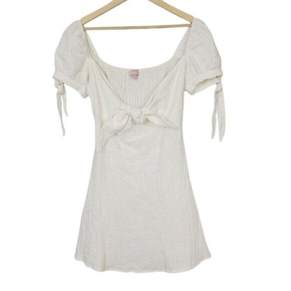 Le Rumi Bow Dress S White Seersucker Off Shoulder Tie Sleeve Smocked A-Line Mini - Picture 2 of 10